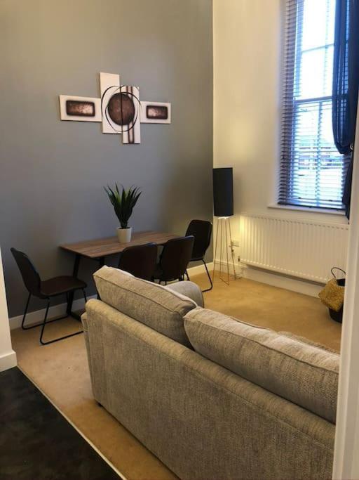 Fusilier Apartment Wrexham City Buitenkant foto