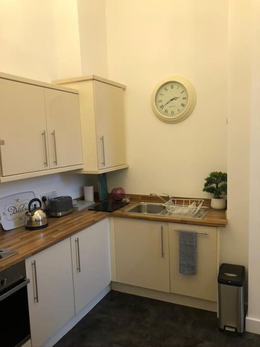 Fusilier Apartment Wrexham City Buitenkant foto