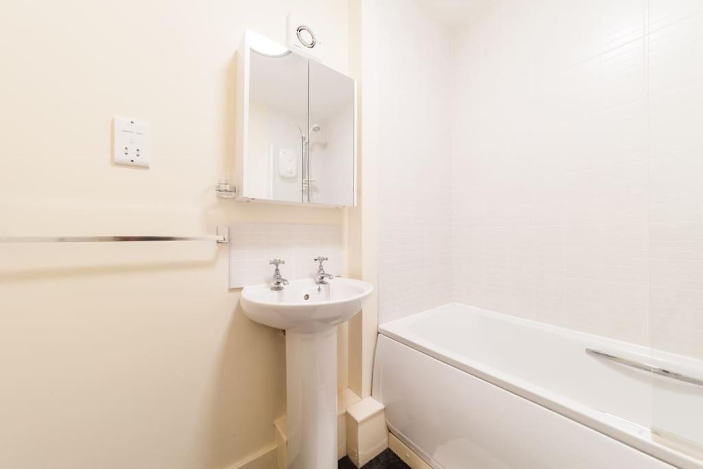 Fusilier Apartment Wrexham City Buitenkant foto
